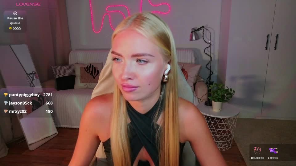 blonde_vibe Adult Chat August 15, 2026