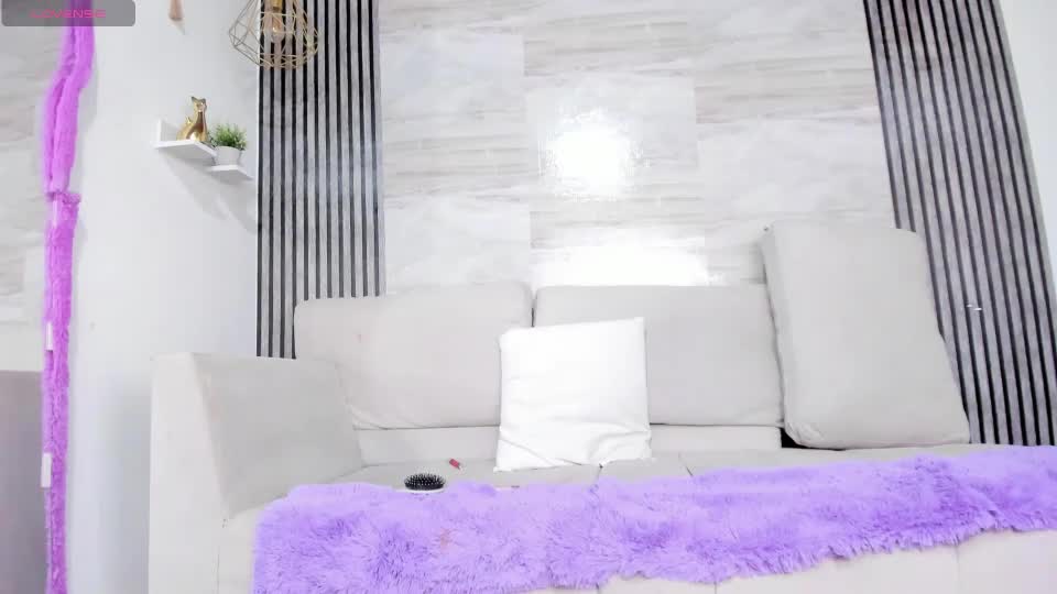 tyra_pettite Adult Chat August 16, 2026