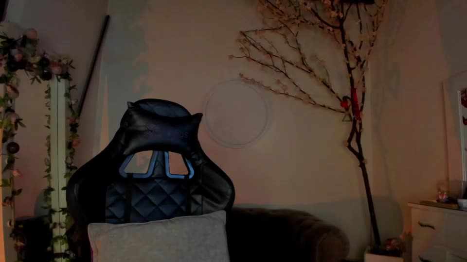 lindsay_khaleesi Adult Chat August 16, 2026