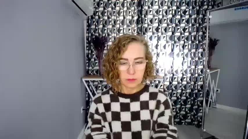 queen_a_n_i Adult Chat August 16, 2026