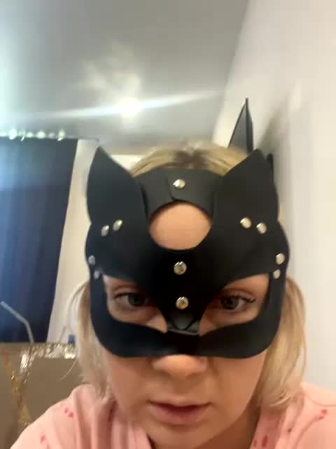Queen-love Adult Chat August 16, 2026
