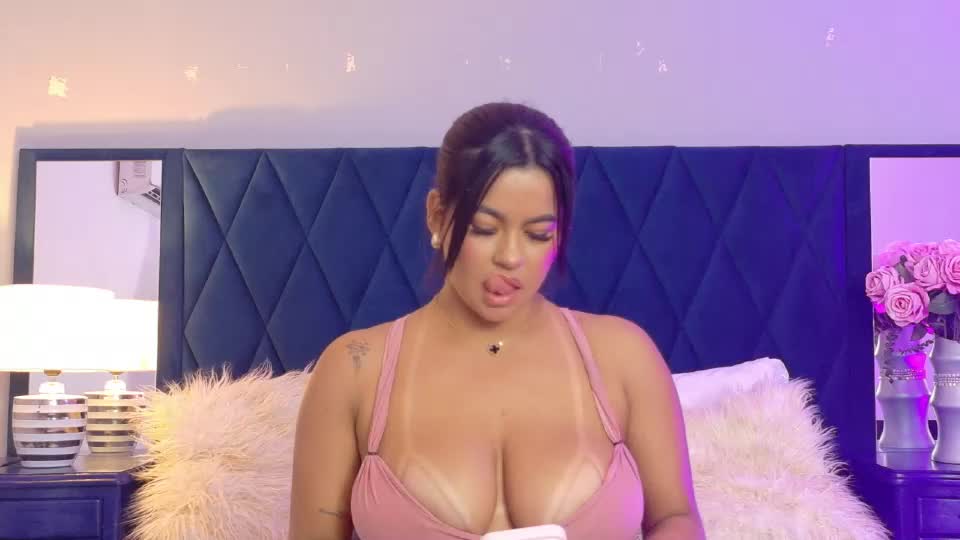 violet_saunders Adult Chat August 18, 2026