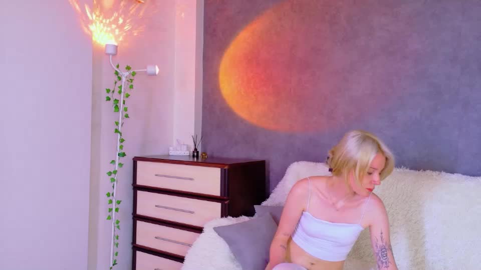 llovelymia Adult Chat August 18, 2026