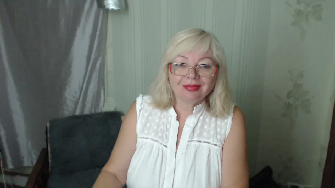 EvelynLoveShy Adult Chat August 18, 2026