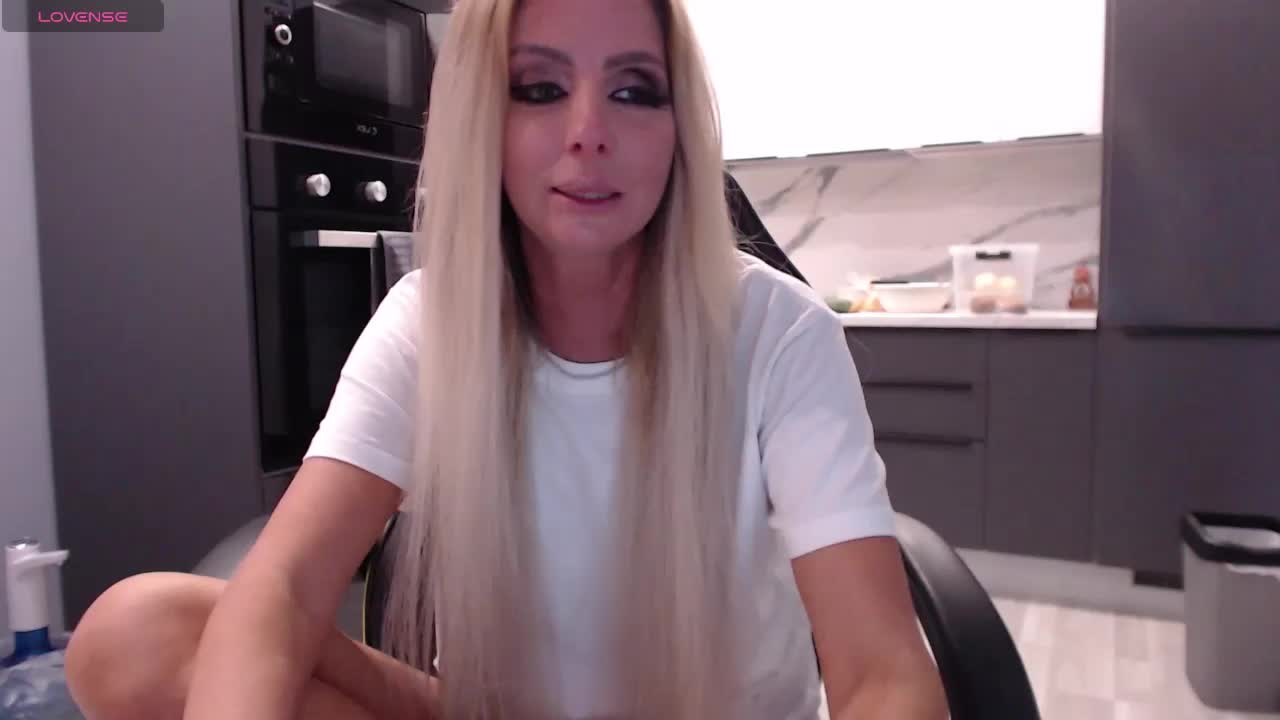blondalina Adult Chat August 18, 2026