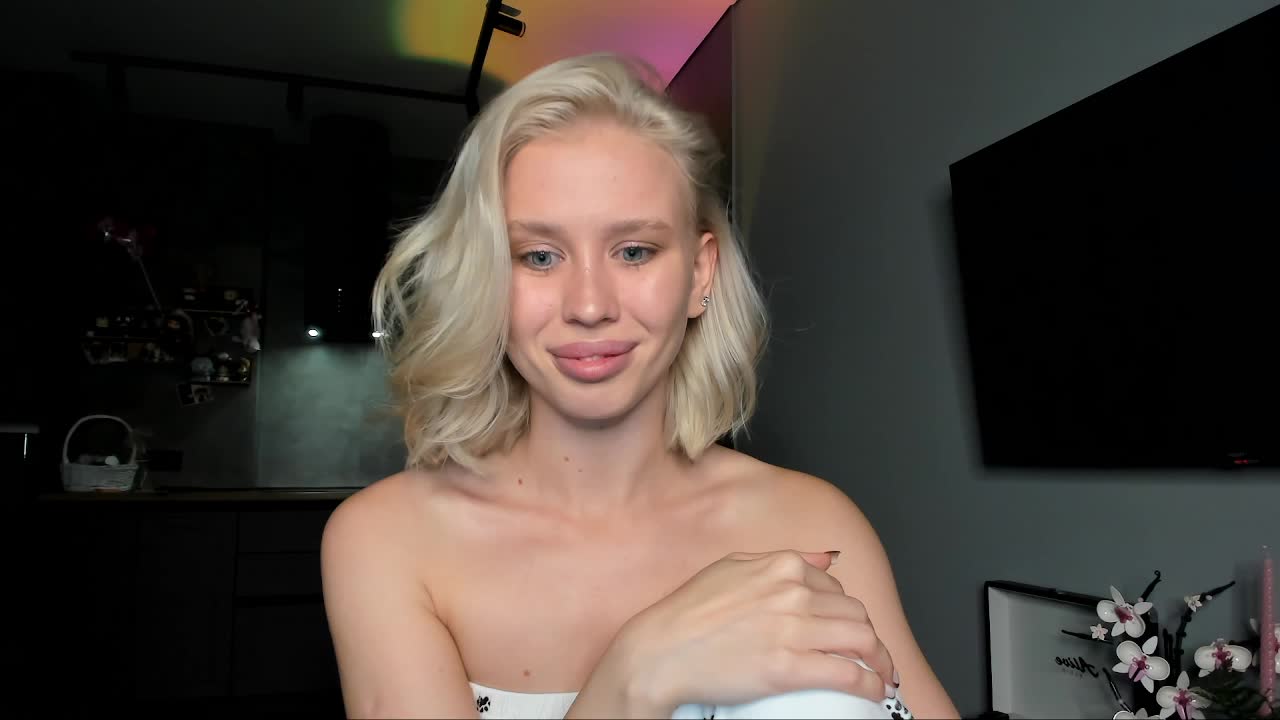 Sunlovv Adult Chat August 18, 2026
