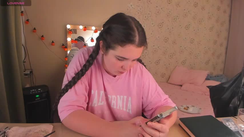 Alice_next_door Adult Chat August 18, 2026