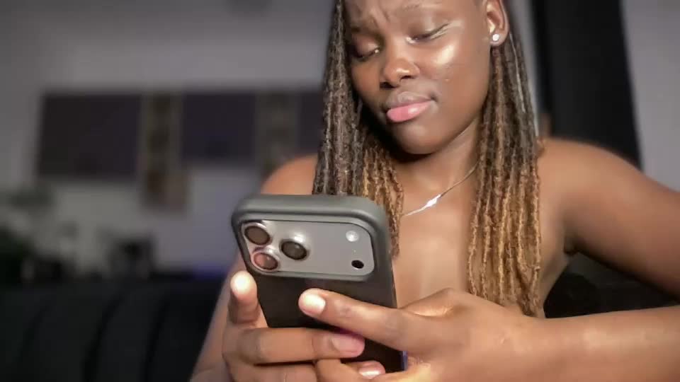 reina77xo Adult Chat August 18, 2026