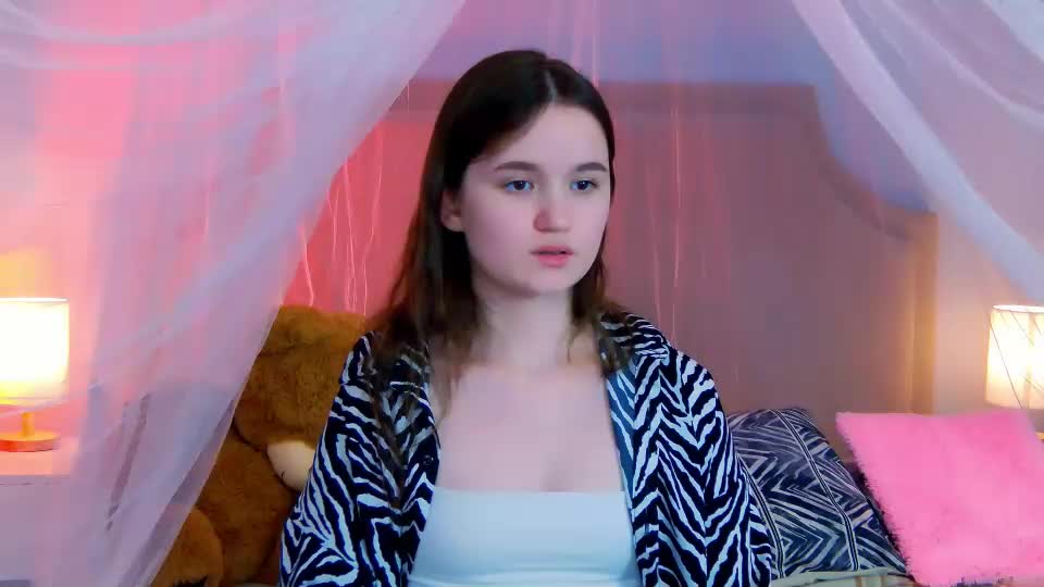 strawbunnybite Adult Chat August 18, 2026