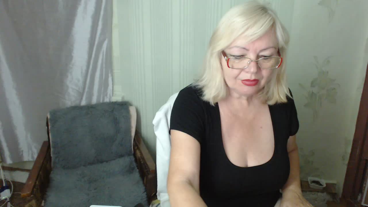 EvelynLoveShy Adult Chat August 19, 2026