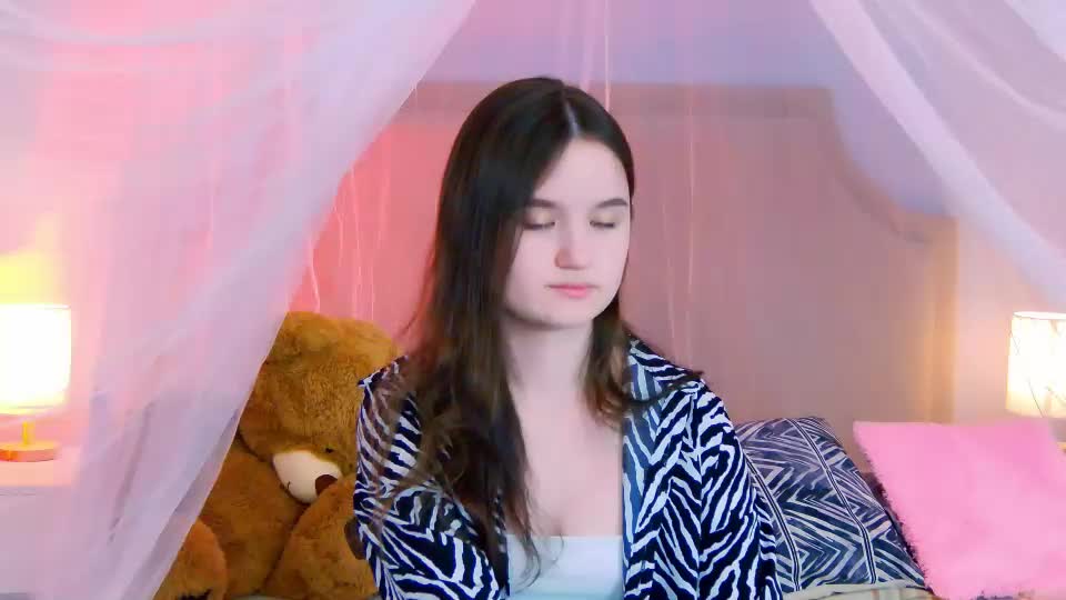 strawbunnybite Adult Chat August 18, 2026