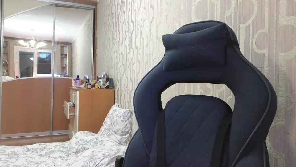 evi_woow Adult Chat August 19, 2026