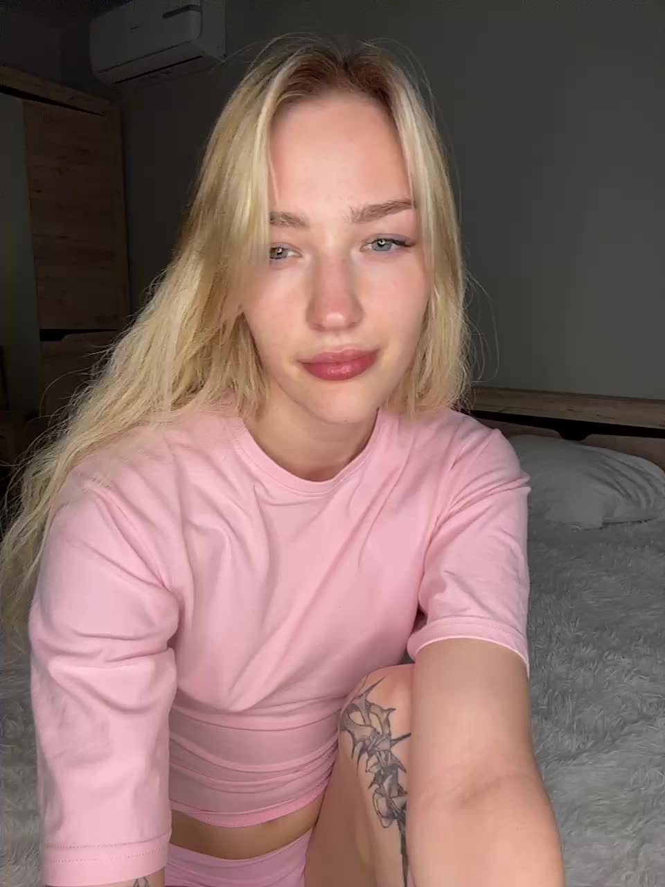 AlinnaAnnila Adult Chat August 19, 2026