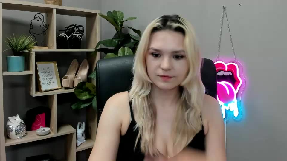 lilysweetxo Adult Chat August 19, 2026