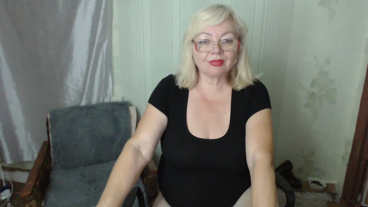 EvelynLoveShy Adult Chat August 19, 2026