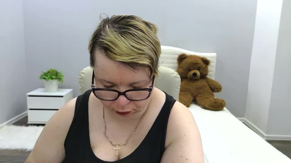 bonnnyboobsy Adult Chat August 18, 2026