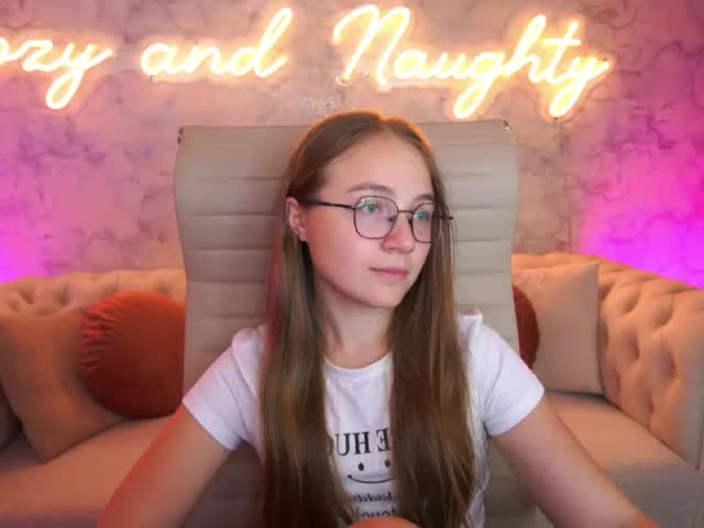 ArrinaWairr Adult Chat August 19, 2026
