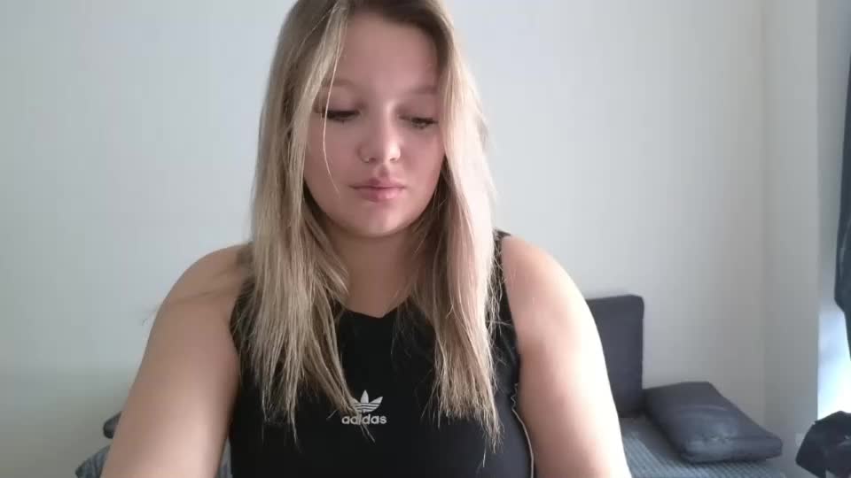 sweety_bettyyy Adult Chat August 19, 2026