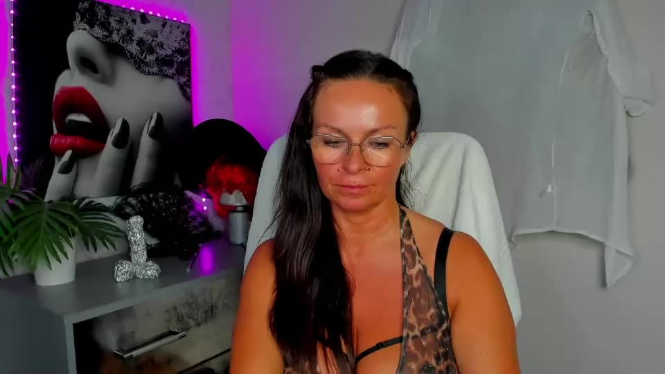 helen_79 Adult Chat August 19, 2026