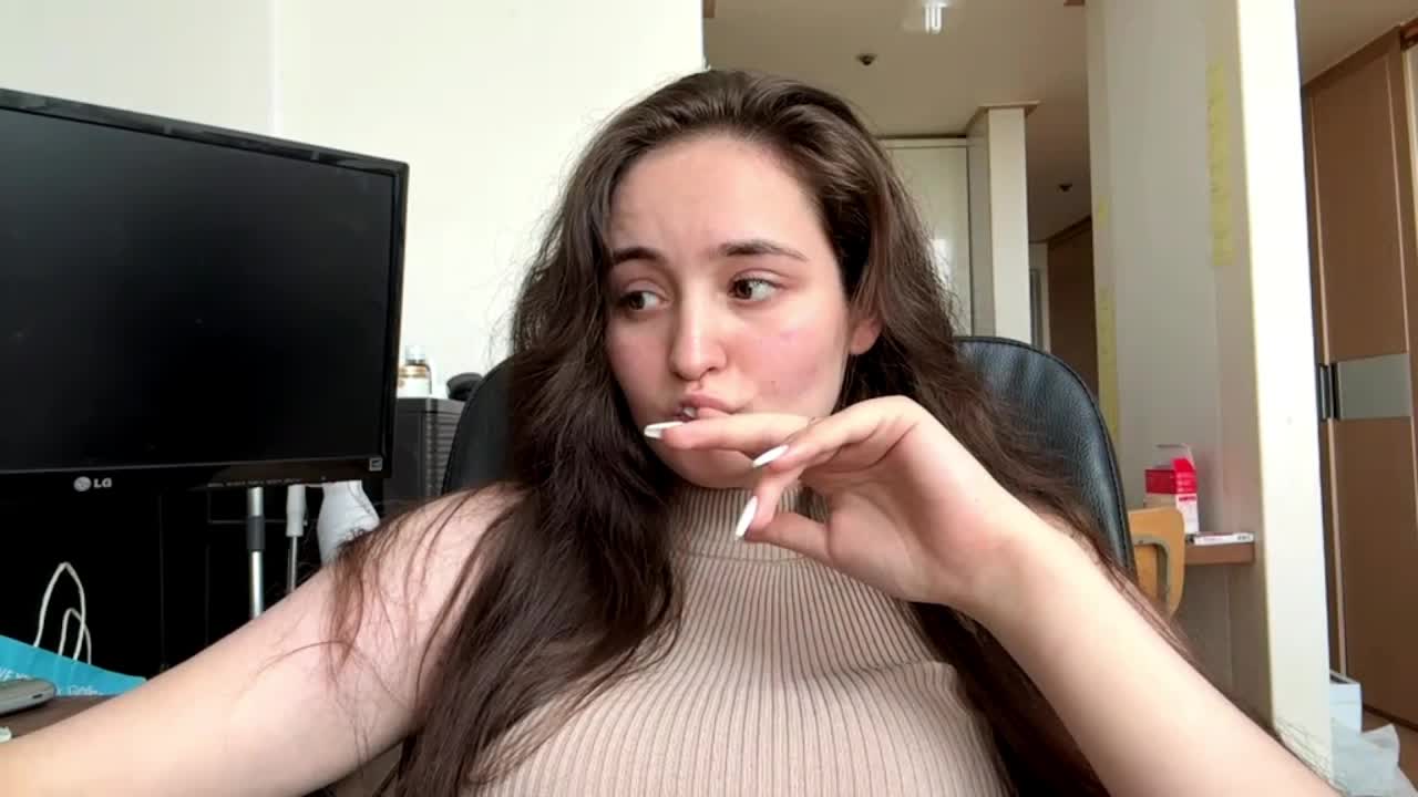 EmillyCarte Adult Chat August 20, 2026
