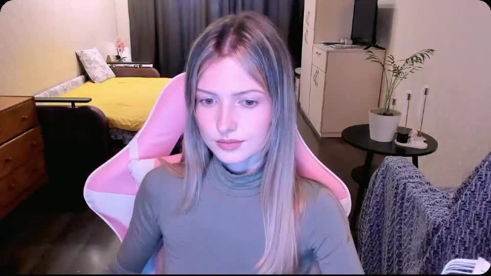 julie_flores Adult Chat August 20, 2026