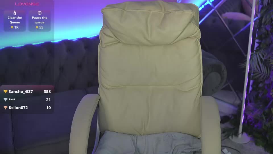 emilyymoon Adult Chat August 20, 2026