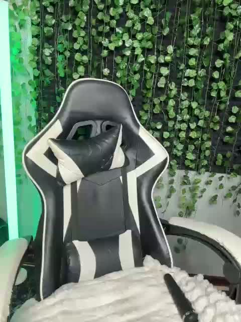 Eva_Kit Adult Chat August 22, 2026