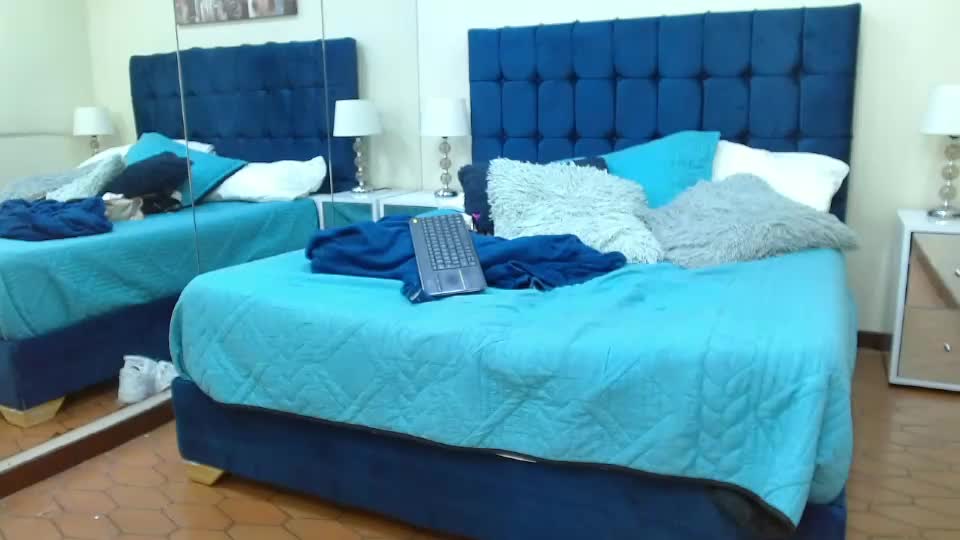 hellenmoore_x Adult Chat August 24, 2026