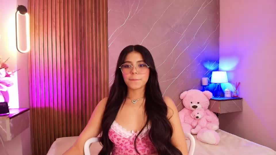 ariana_jhonson11 Adult Chat August 25, 2026