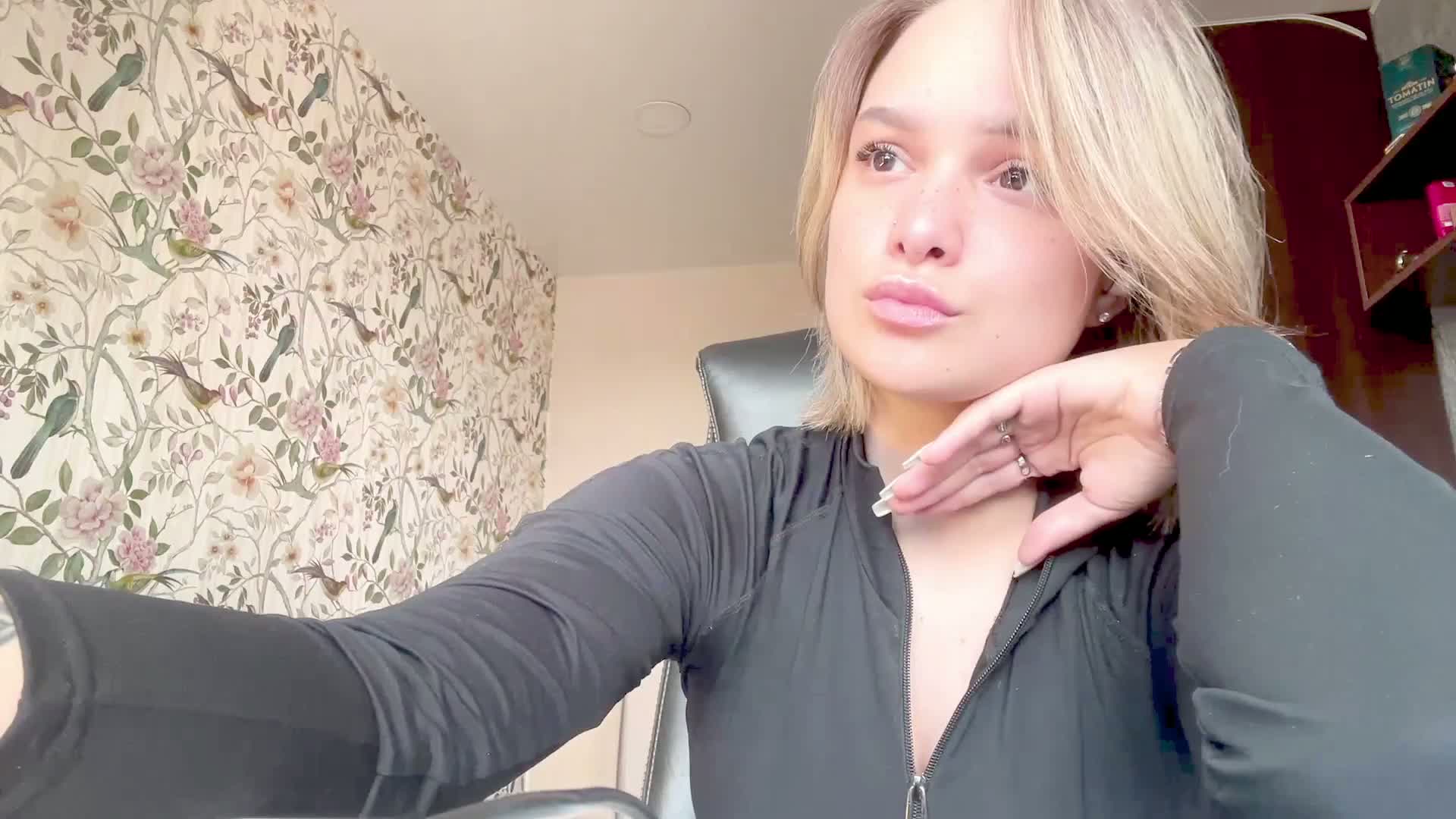AnnaHoupt Adult Chat August 24, 2026