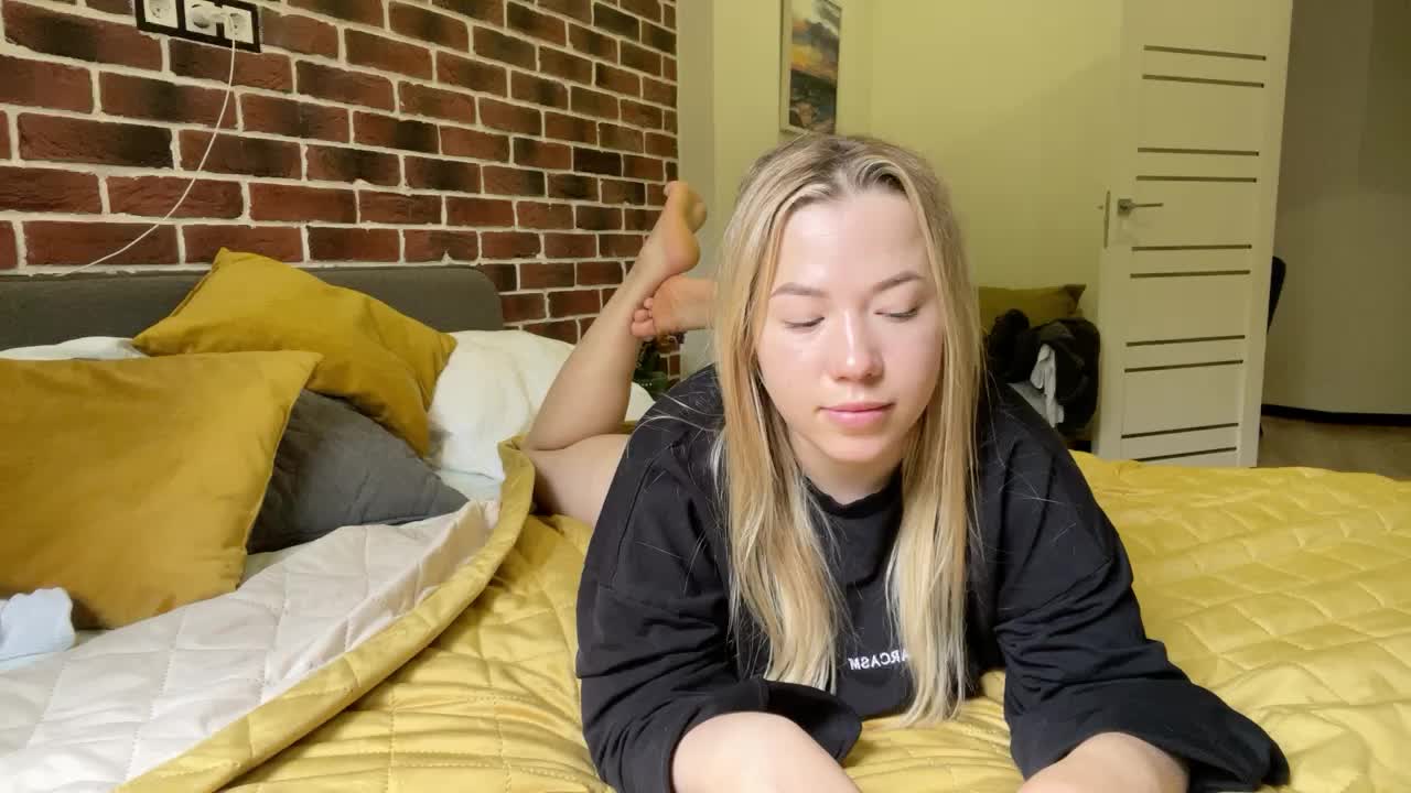 AlyraSun Adult Chat August 25, 2026