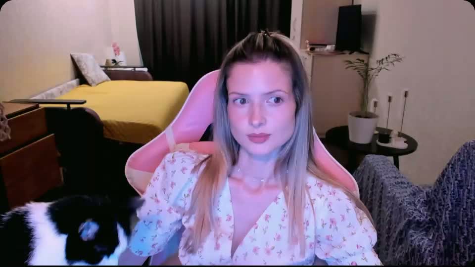 julie_flores Adult Chat August 26, 2026