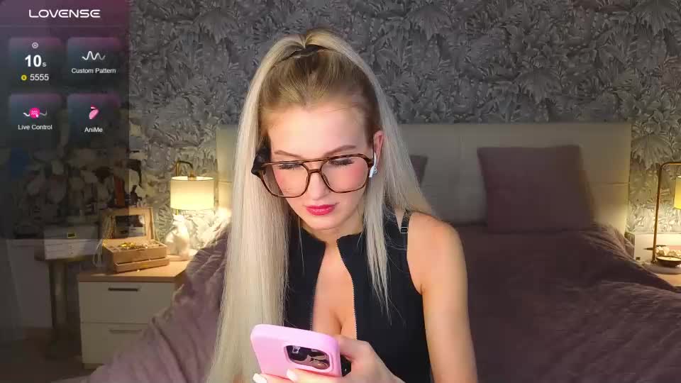 emilydancee Adult Chat August 26, 2026