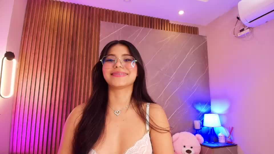 ariana_jhonson11 Adult Chat August 26, 2026