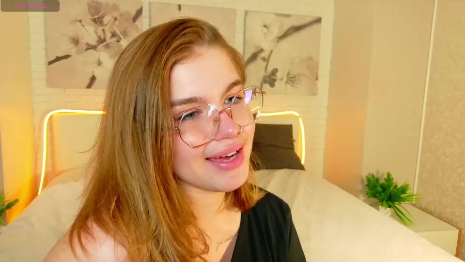 sophiemure Adult Chat August 26, 2026