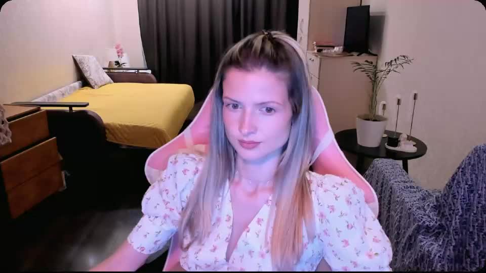 julie_flores Adult Chat August 27, 2026