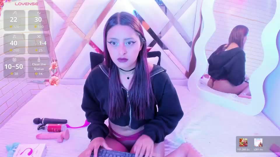 mia_petite18 Adult Chat August 27, 2026