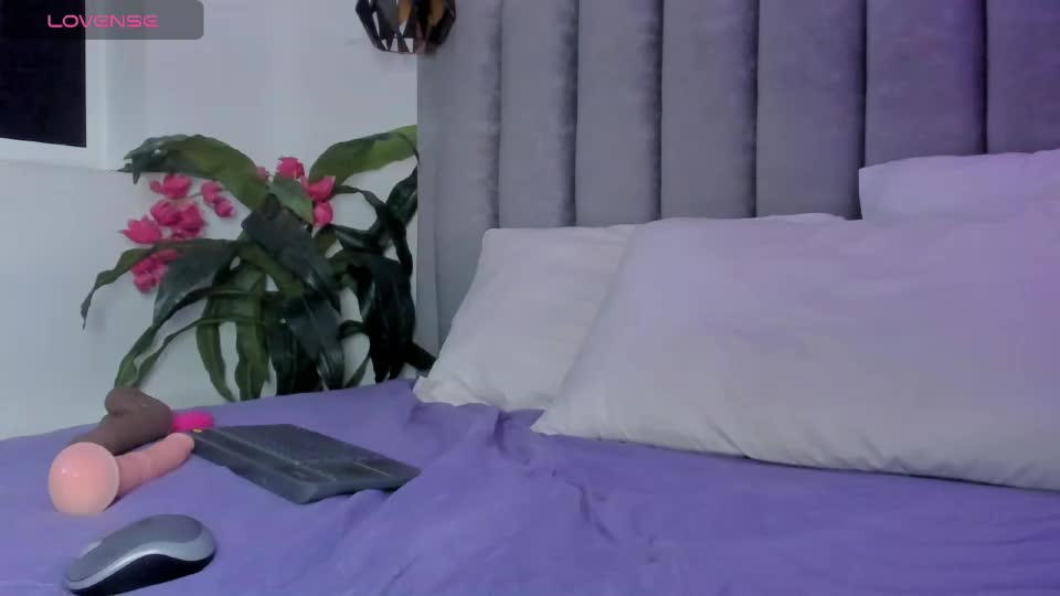 bella13_ Adult Chat August 27, 2026