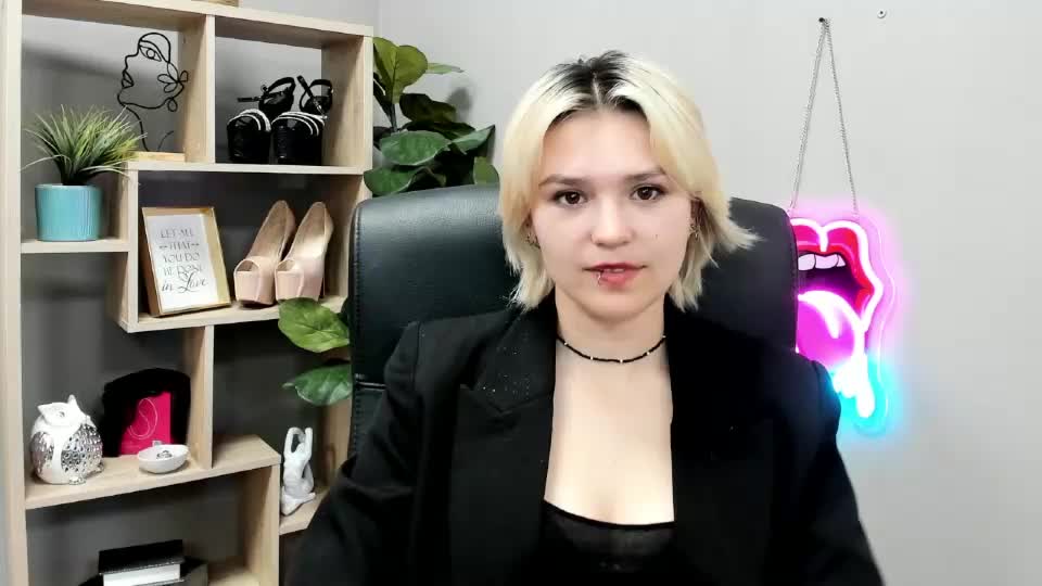 lilysweetxo Adult Chat August 28, 2026