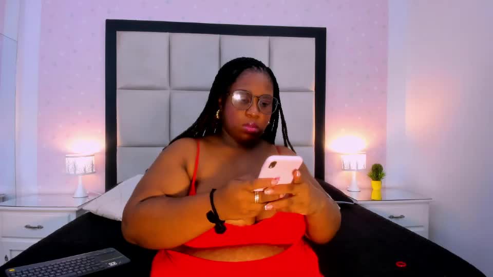 treisyvixen Adult Chat August 28, 2026