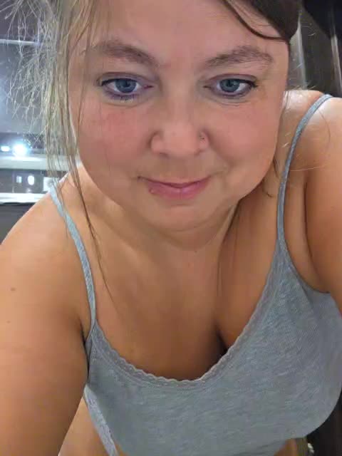 FLUFFY_BEAUTY Adult Chat August 28, 2026