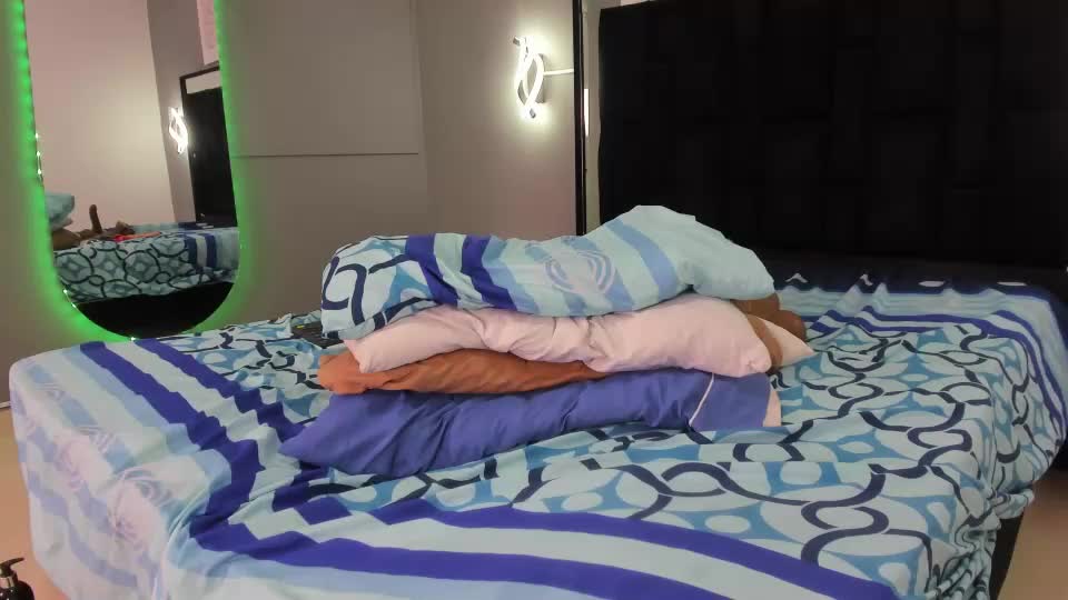zoe_curvyy Adult Chat August 30, 2026