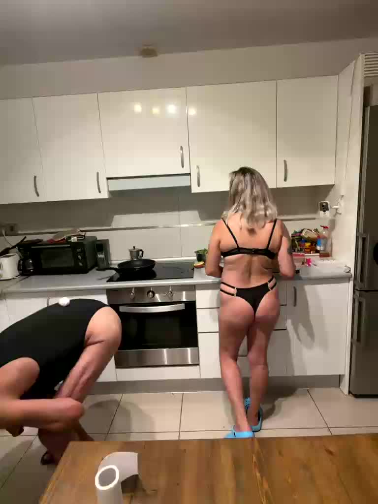 BigTwiXXX Adult Chat August 31, 2026