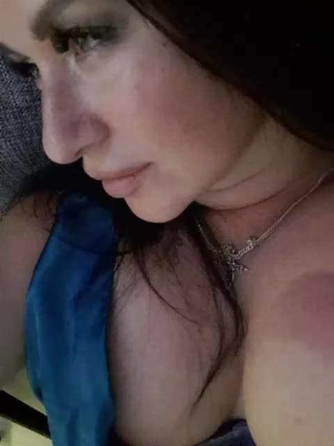 Nikoletta25 Adult Chat August 31, 2026