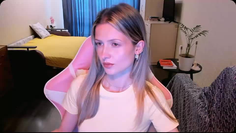 julie_flores Adult Chat August 31, 2026
