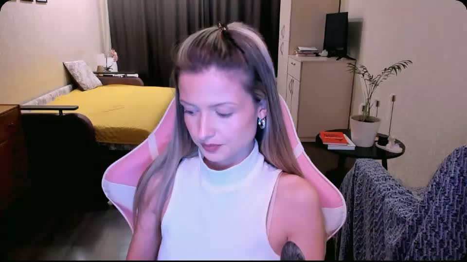 julie_flores Adult Chat September 1, 2026