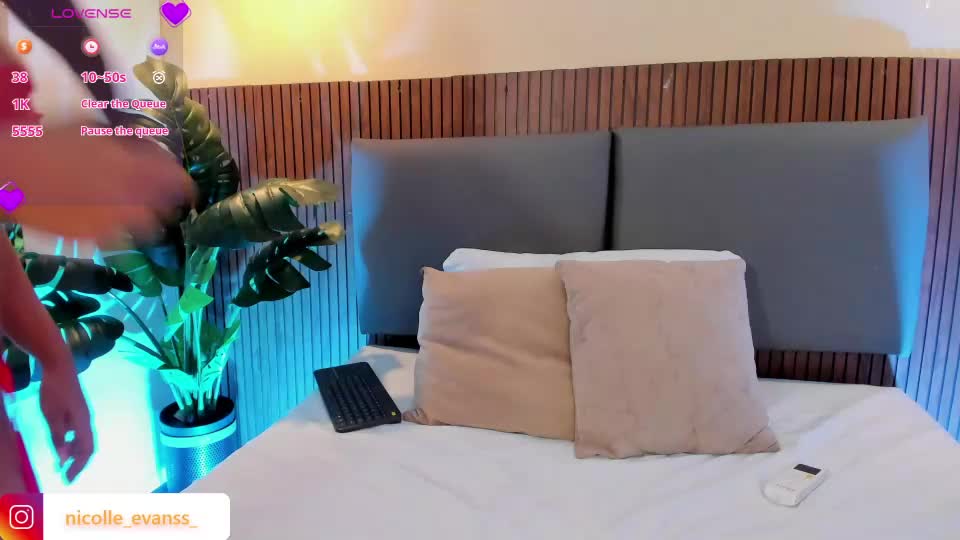 nicolleevan_ Adult Chat September 1, 2026