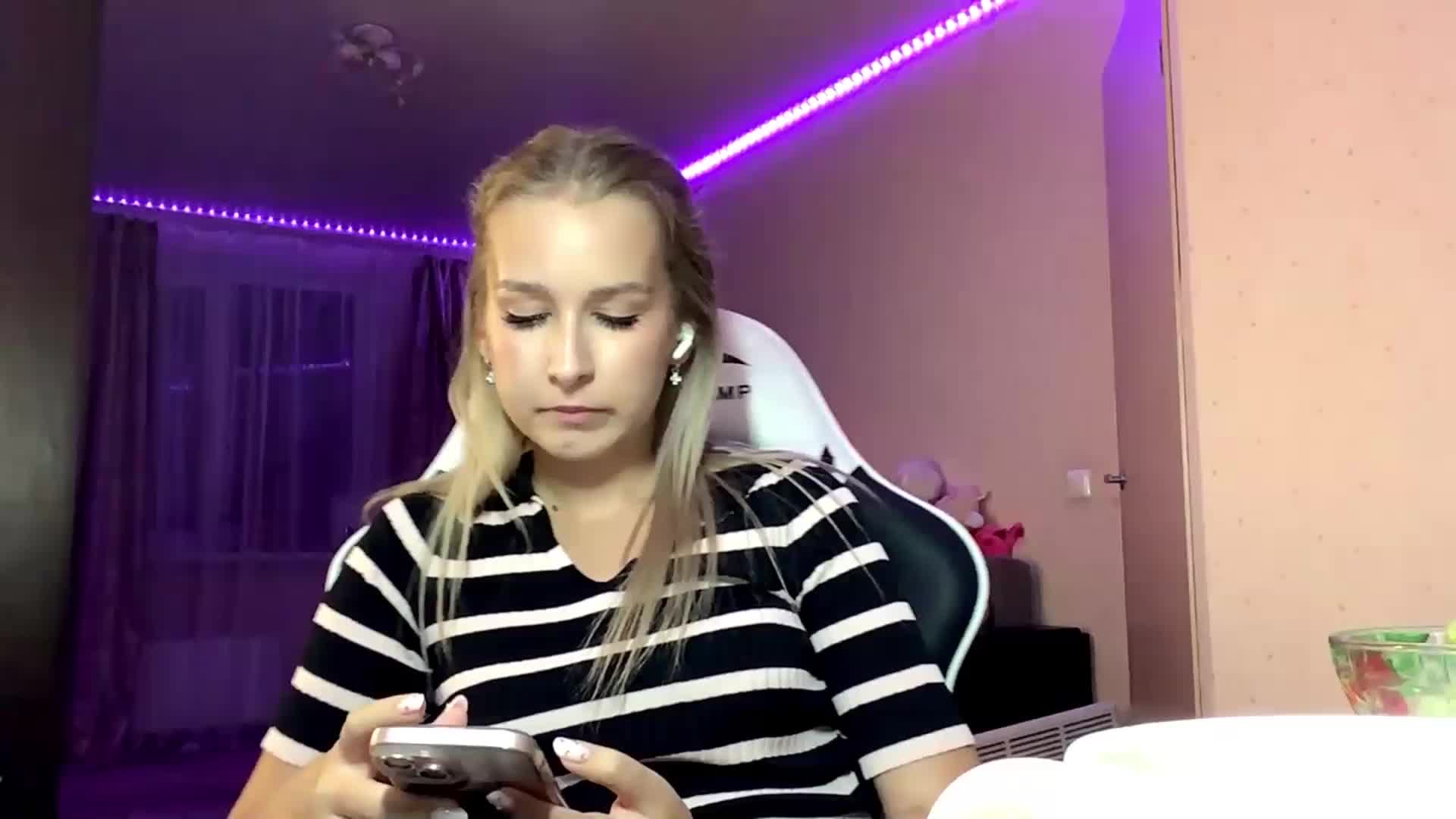 Emelinestrande Adult Chat September 2, 2026