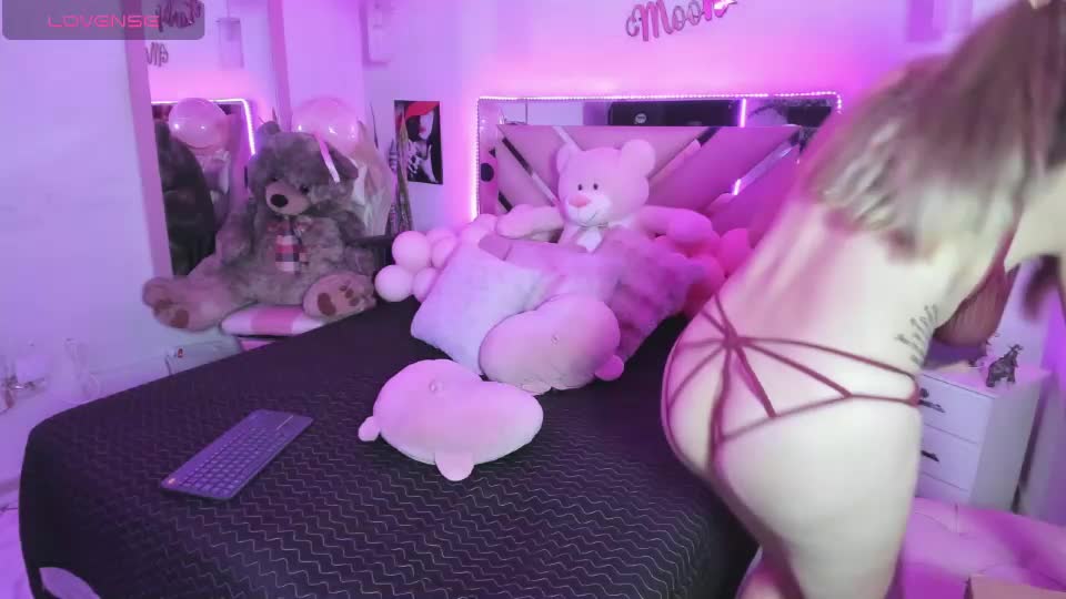 karly_moonn Adult Chat September 3, 2026