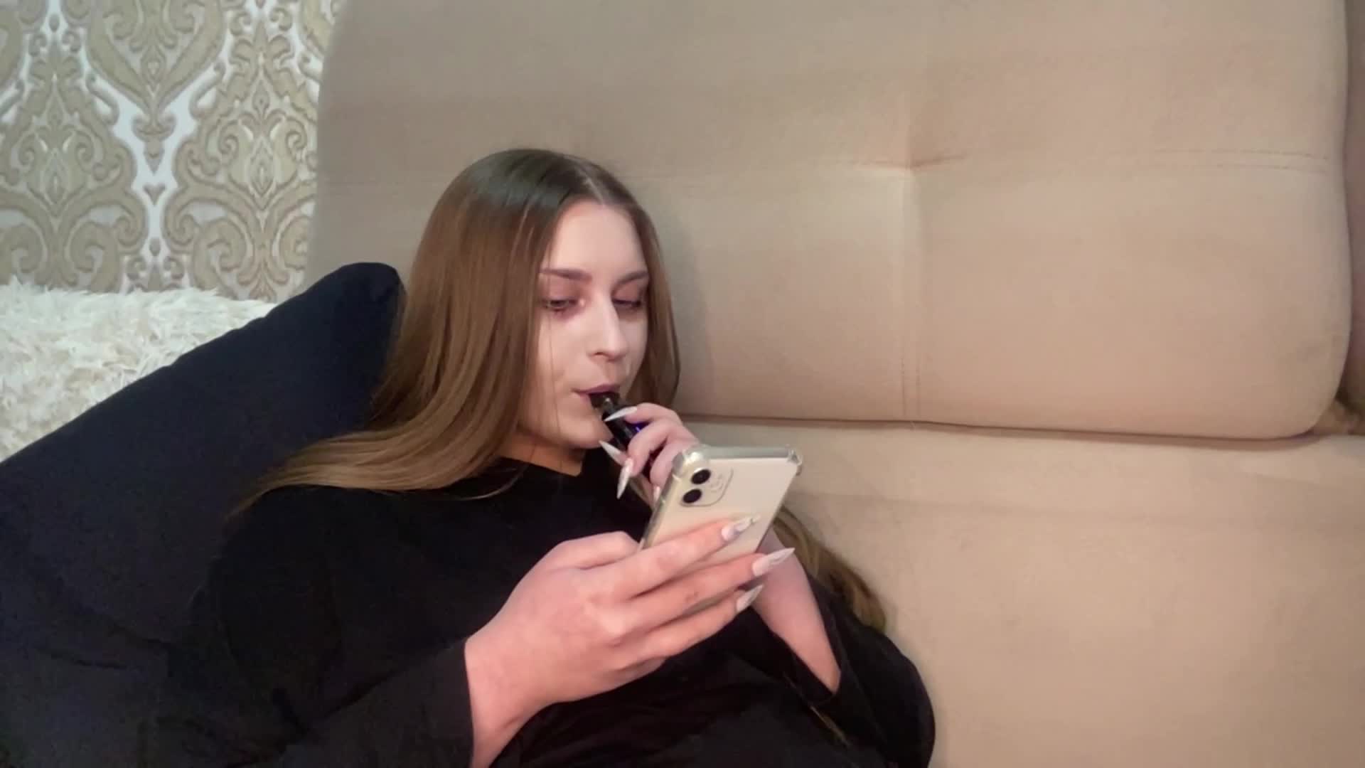 EmelineVayda Adult Chat September 4, 2026